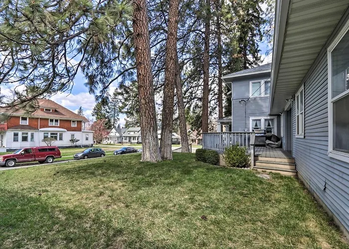 Centrally Located South Hill Apartment W/ Smart Tv