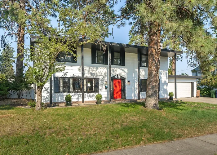 Beautiful 3 Story Villa With Room For 17 People - Outdoor Pool And Indoor Sauna
