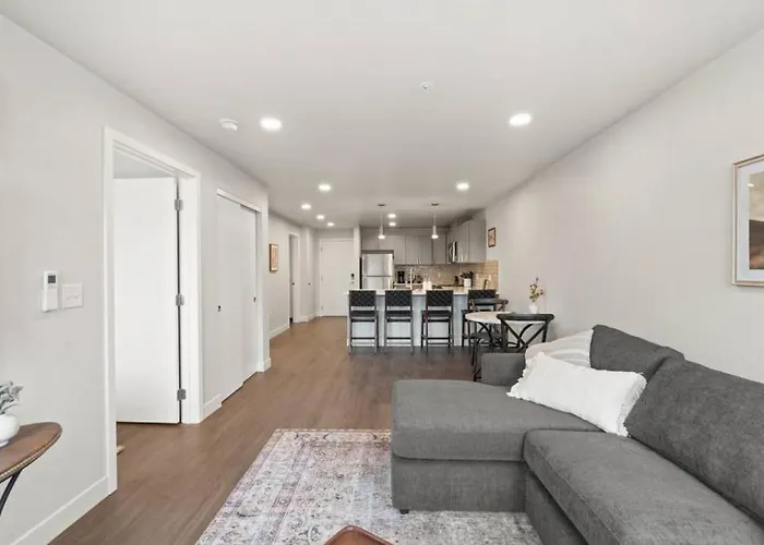 Spacious, King Bed, W Pool Table & Brunch Below! 303