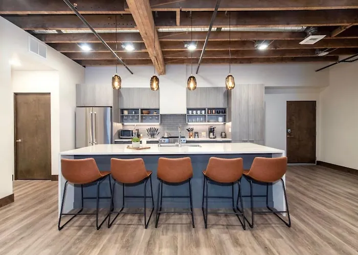 Walkable Downtown Loft With King Bed & Self Check In