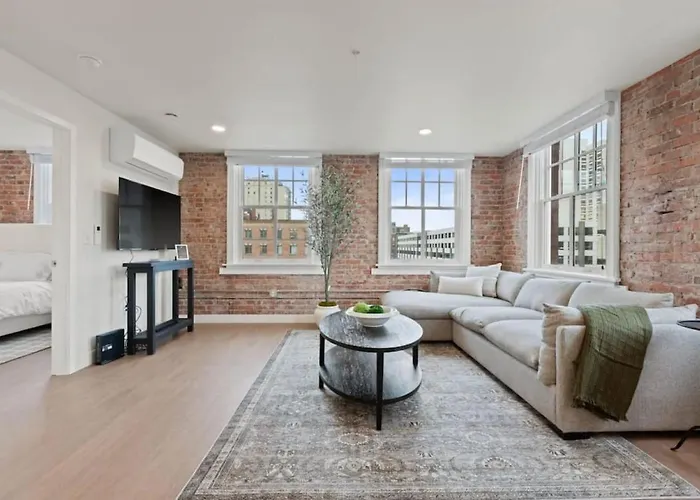 Spacious Apartment With King Beds - J And K On Main